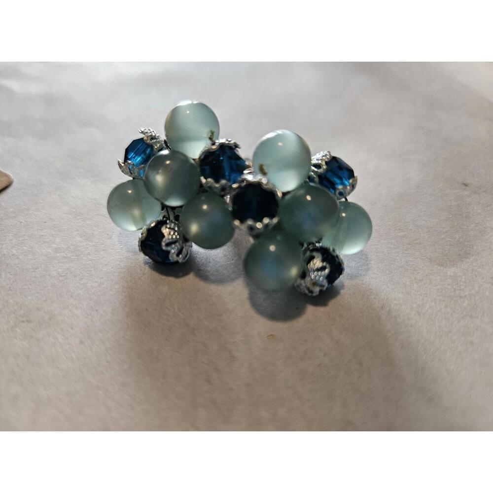 Clip on uranium class bead earrings blue and faux pearl